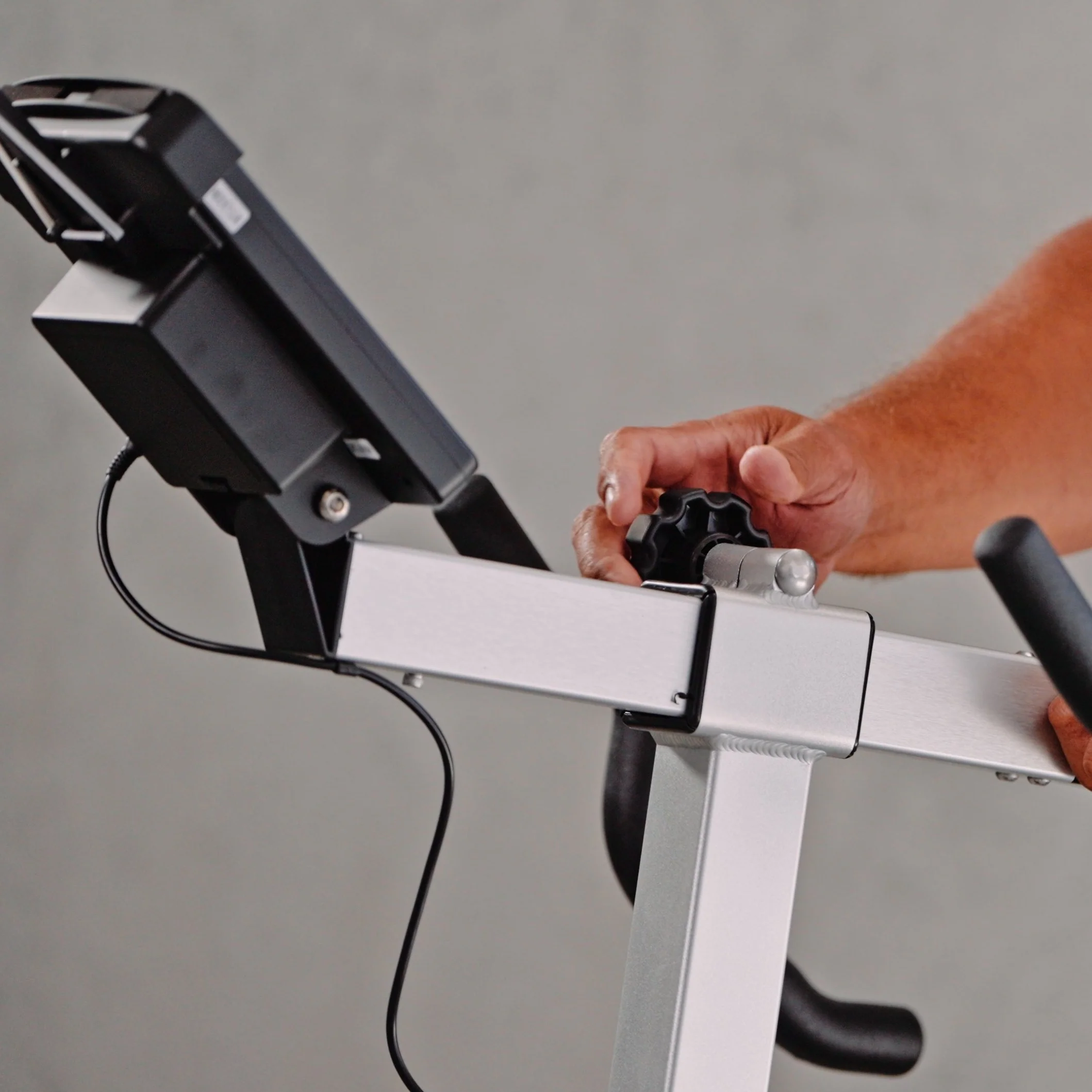 ARROW Studio Commercial Air Spin ERG Bike - Image 6